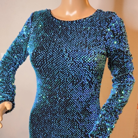 NWT Motel Rock Blue Green Iridescent Sequin long sleeve mini dress. Size XS. - Picture 9 of 17